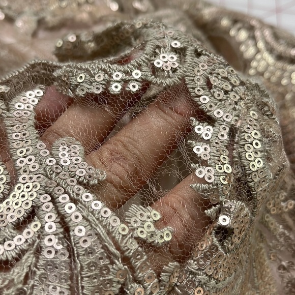 TOBI Naomi Plunge Neck Champagne/Gold Sequin Shift Mini Party Guest Dress SZ S - Picture 10 of 16